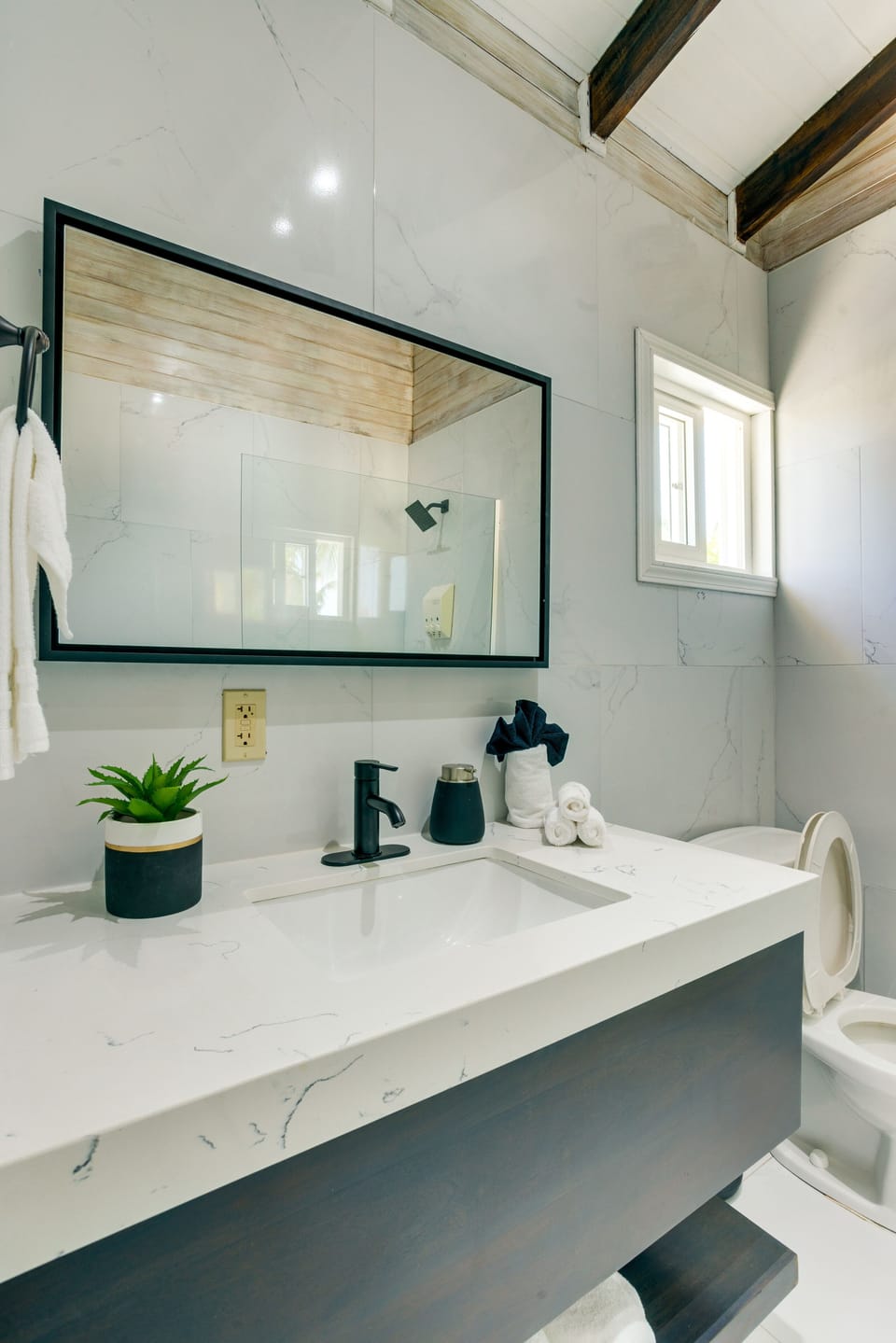 Villa, Beachfront | Bathroom | Shower, free toiletries, hair dryer, towels