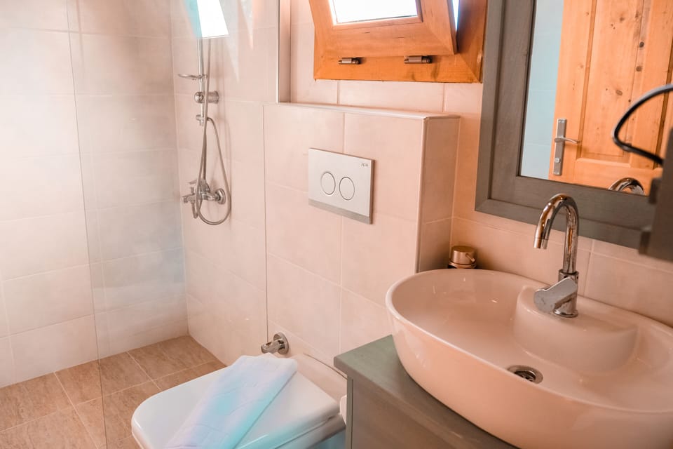 Free toiletries, hair dryer