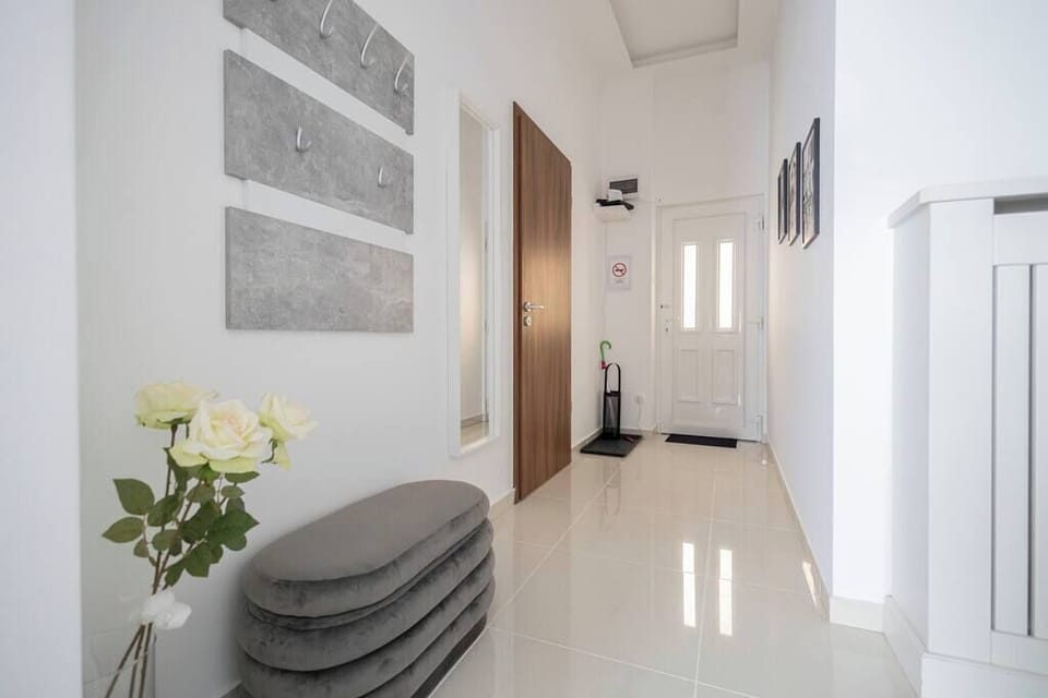 Entry (1)