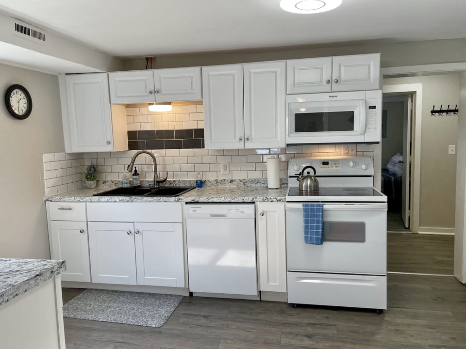 Full kitchen