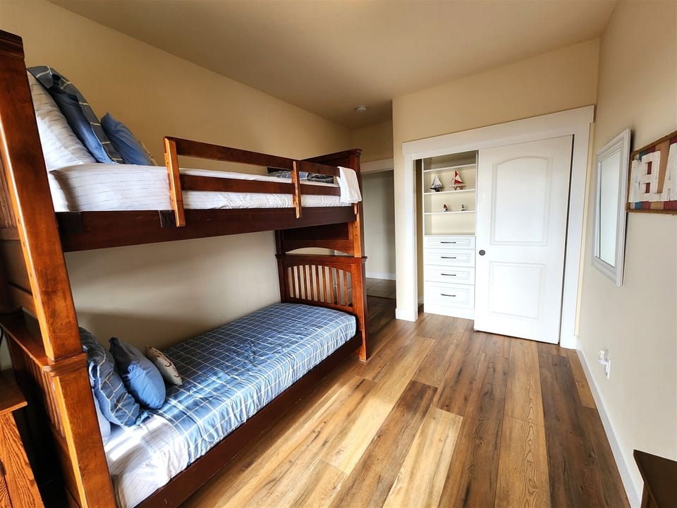 Downstairs bunk room