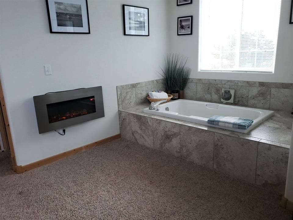 Soaker tub upstairs