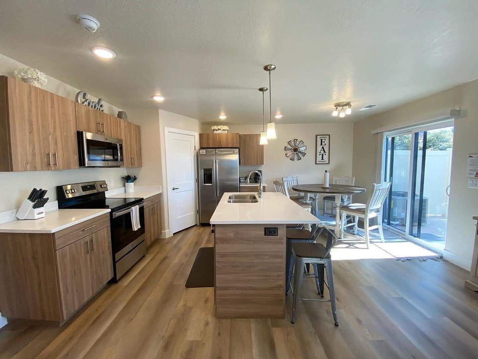Kanab Vacation Villa #17's kitchen is stocked with everything you need to create culinary magic.