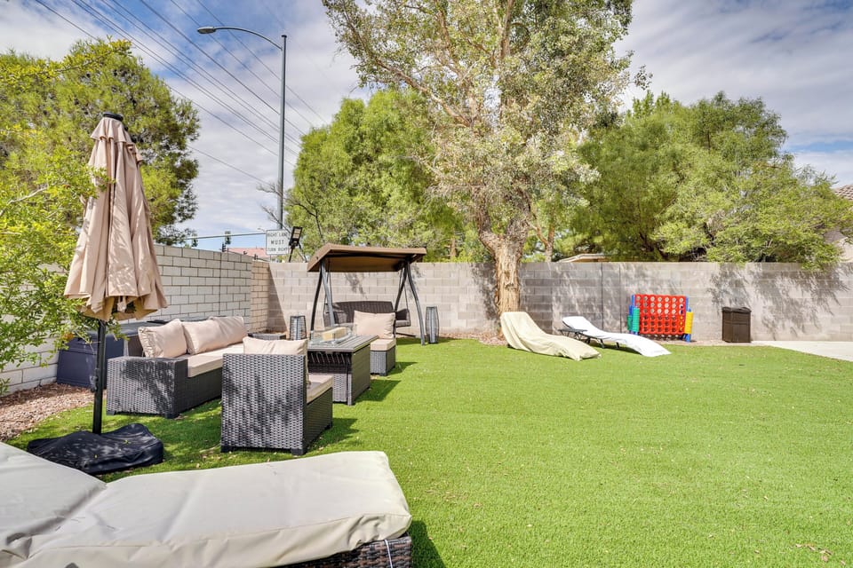 Fenced-In Yard | Fire Pit Table | Gas Grill | Outdoor Seating & Dining