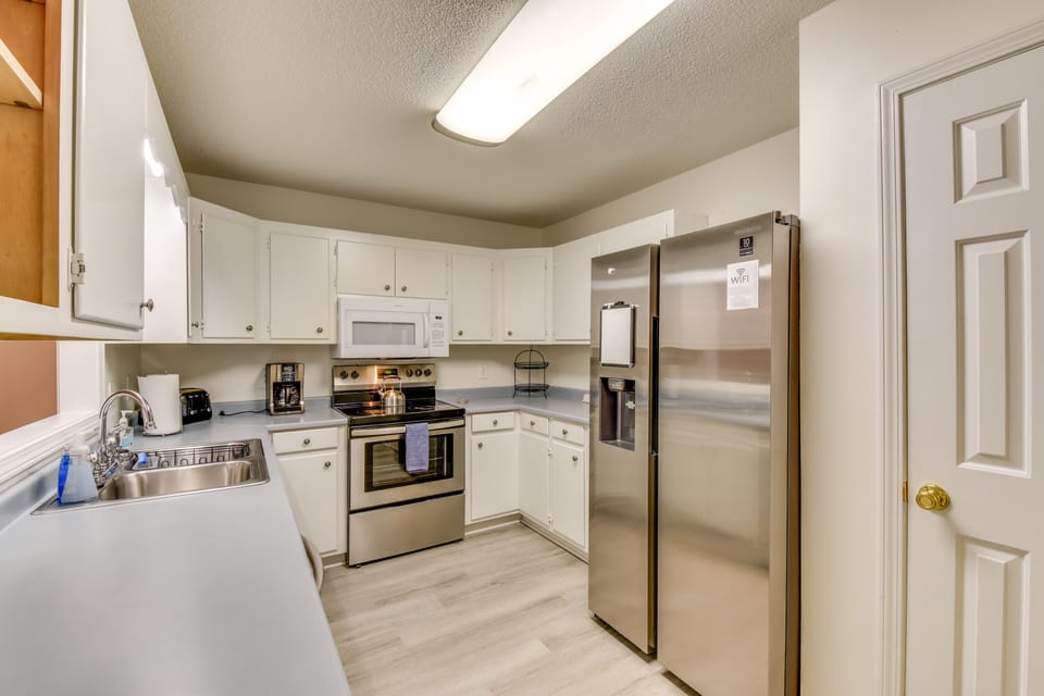 Kitchen | Cooking Basics | Coffee Maker | Paper Towels/Trash Bags Provided