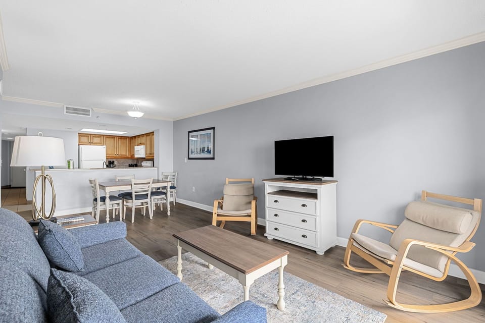 Living Room/Dining/Kitchen