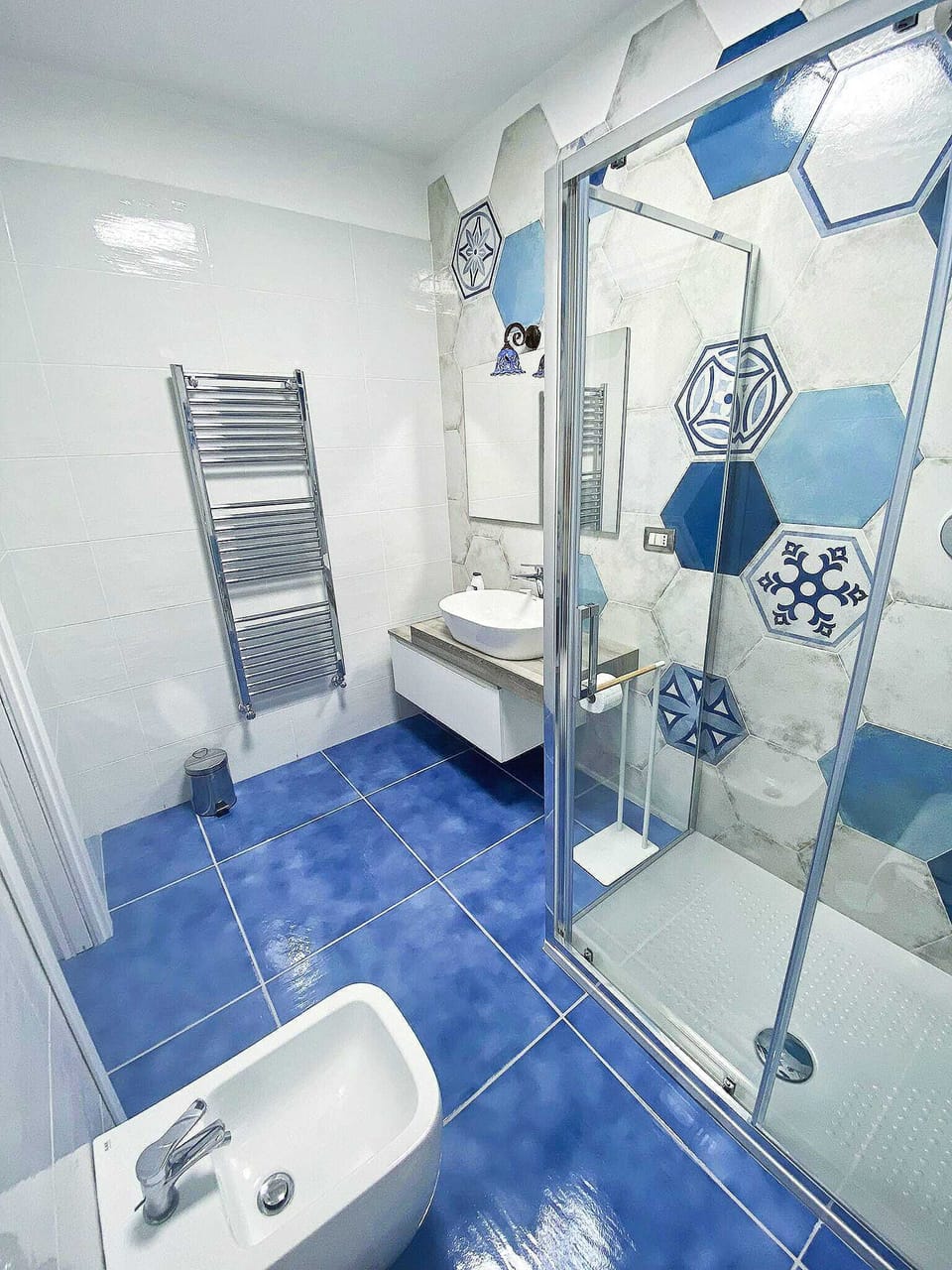 Comfort Double Room | Bathroom | Shower, rainfall showerhead, hair dryer, bathrobes