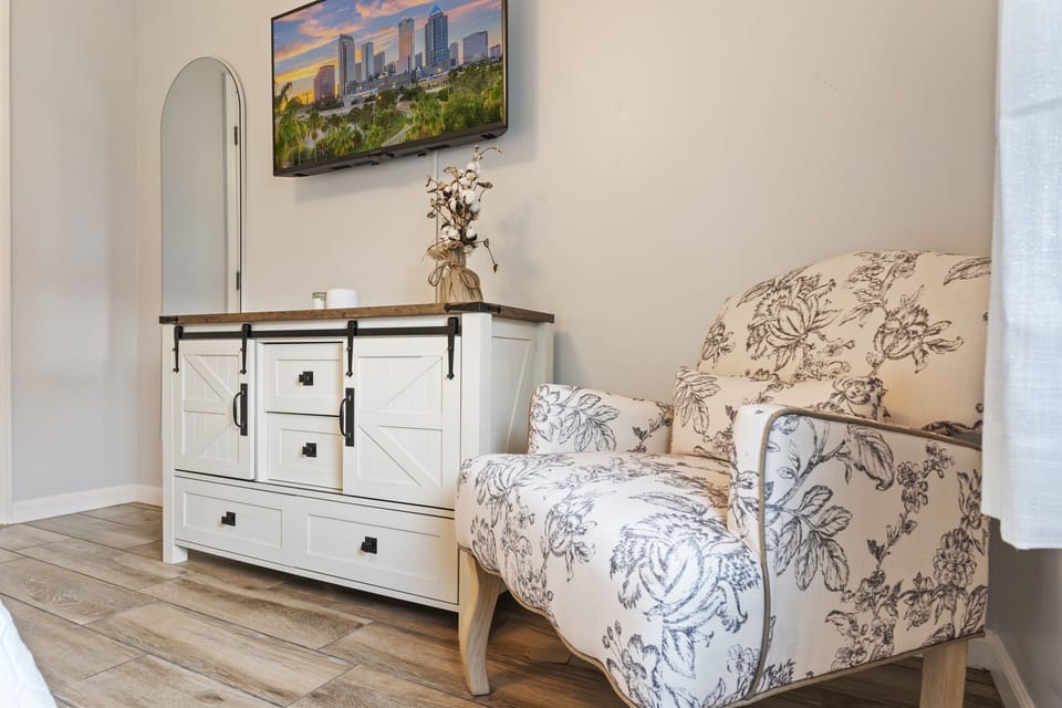 Master bedroom. Seating for 1.