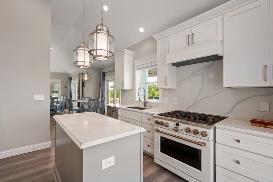 WE17: Benders Beach Bungalow | TL Kitchen Area, Deck Access