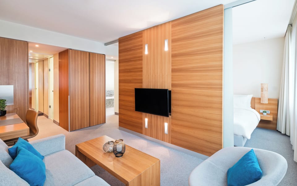 Junior Suite | In-room safe, desk, laptop workspace, blackout drapes