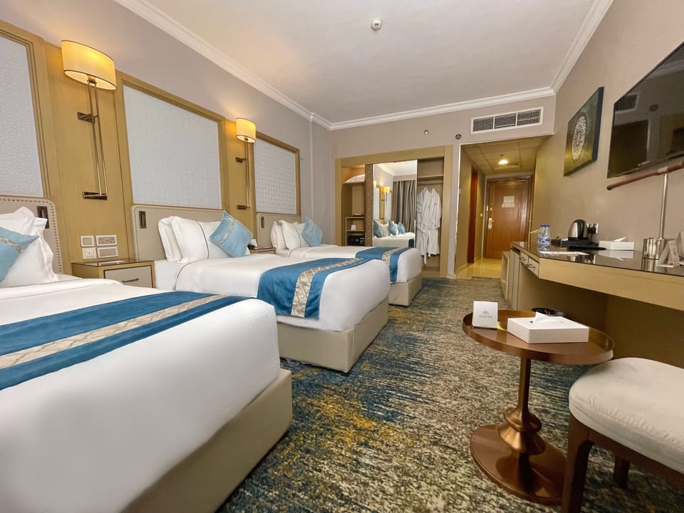 Standard Triple Room | Desk, WiFi (free), bed sheets