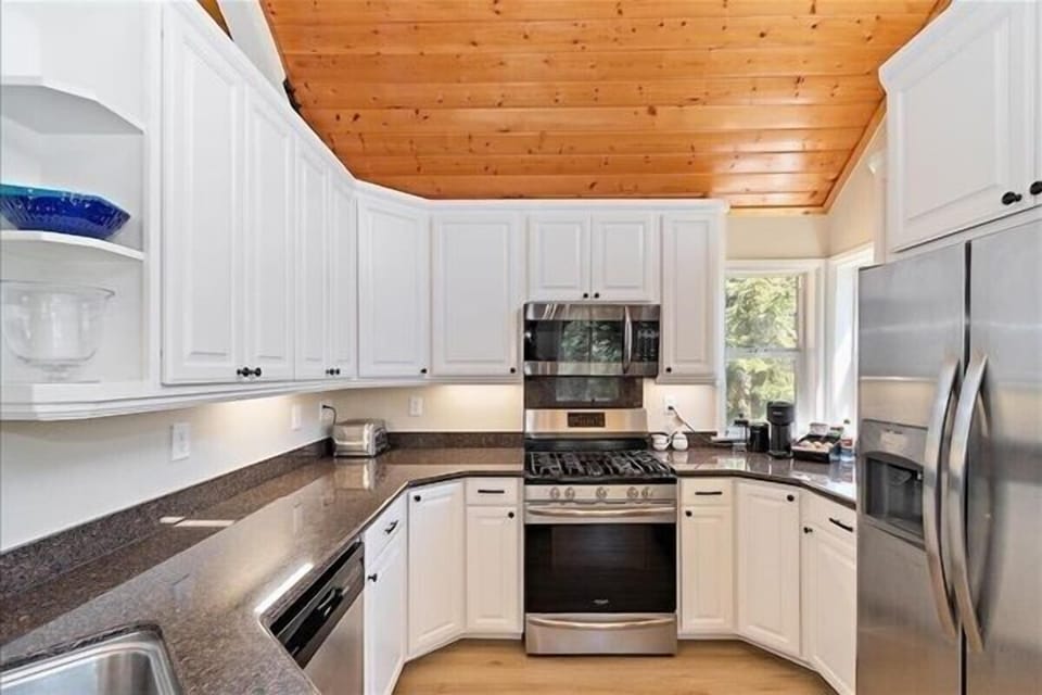 From breakfast to dinner, enjoy the joy of home-cooked meals in a cozy, inviting kitchen.