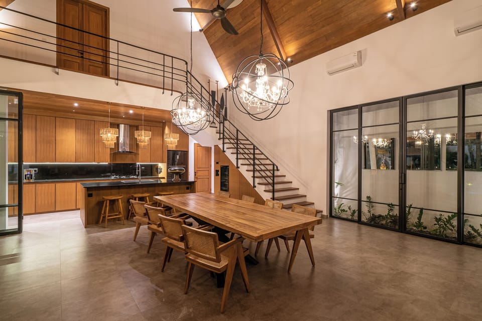 Deluxe Villa, 4 Bedrooms, Balcony, Pool View | Dining room