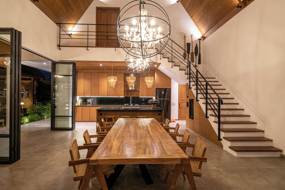 Deluxe Villa, 4 Bedrooms, Balcony, Pool View | Dining room