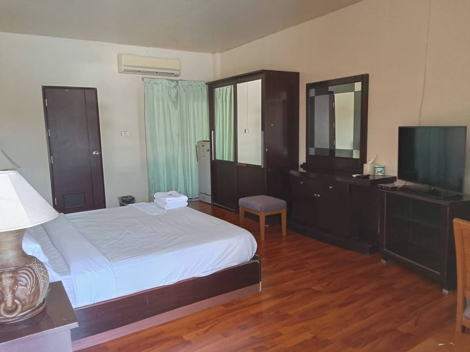 Deluxe Room | 1 bedroom, bed sheets