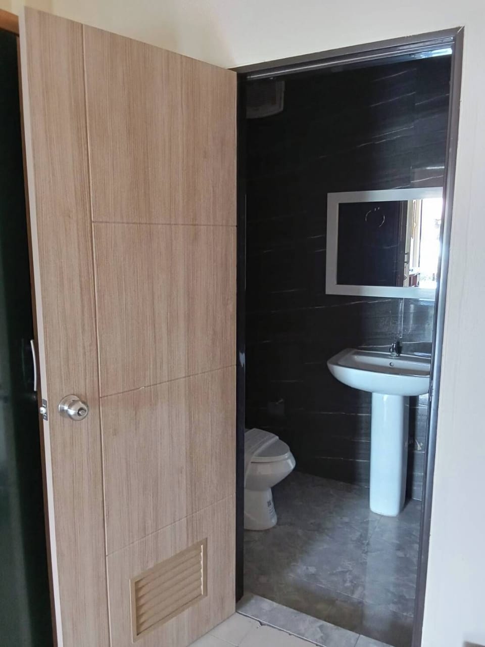Basic Room | Bathroom | Shower, towels, soap, shampoo