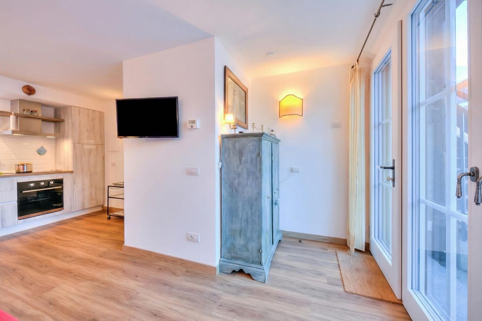Family Apartment, Multiple Bedrooms (Chalet Charmant) | 1 bedroom, free WiFi, bed sheets