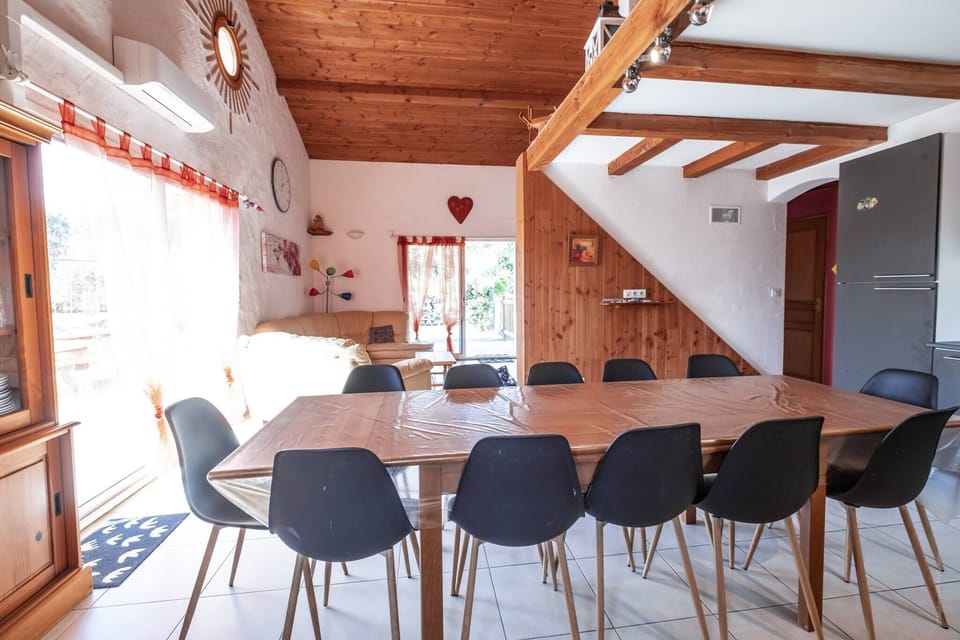 Fully-equipped kitchen - Dishwasher - 2 coffee makers: Senseo + filter - Kettle - Raclette and crêpe maker - Table for 12 people + 1 additional table - Children's equipment: high chair, booster seat, etc.