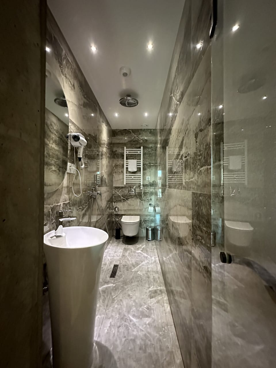 Premium Double Room | Bathroom | Hair dryer, bathrobes, slippers, bidet