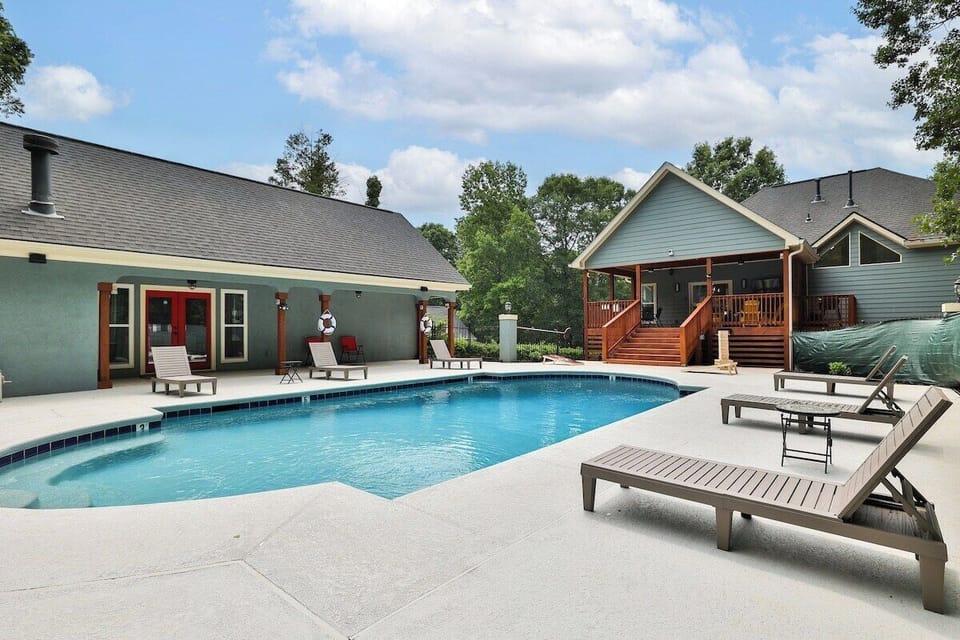 Pool is seasonal please check the weather. Swim at your own risk. 3ft-9ft Depth