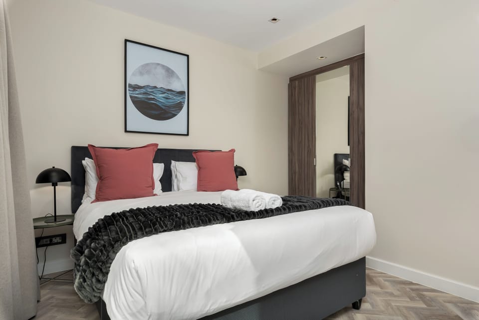 Design Apartment | 1 bedroom, laptop workspace, iron/ironing board, free WiFi