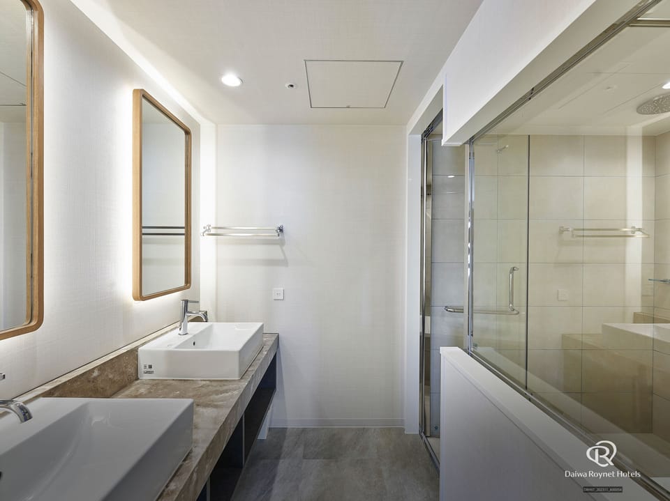 Combined shower/tub, free toiletries, hair dryer, slippers