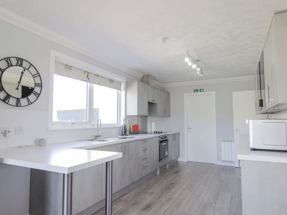 Fridge, dishwasher, cookware/dishes/utensils