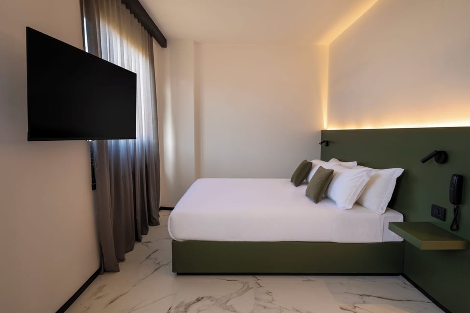 Superior Room | In-room safe, desk, blackout drapes, soundproofing