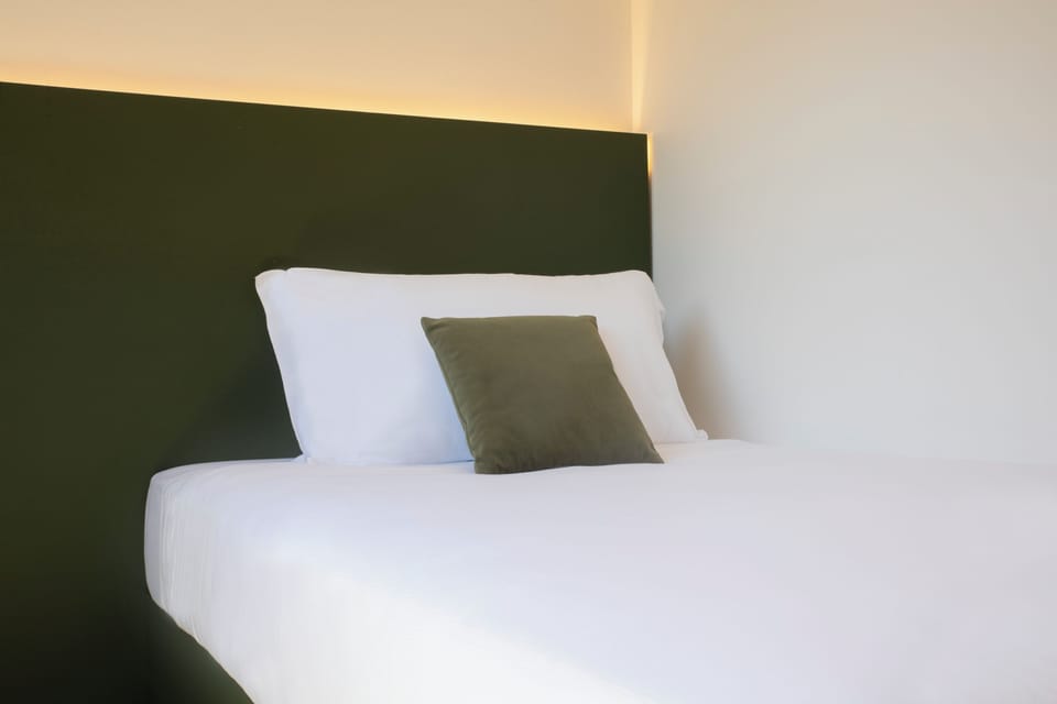 Single Room | In-room safe, desk, blackout drapes, soundproofing