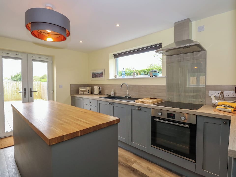 Fridge, dishwasher, electric kettle, toaster
