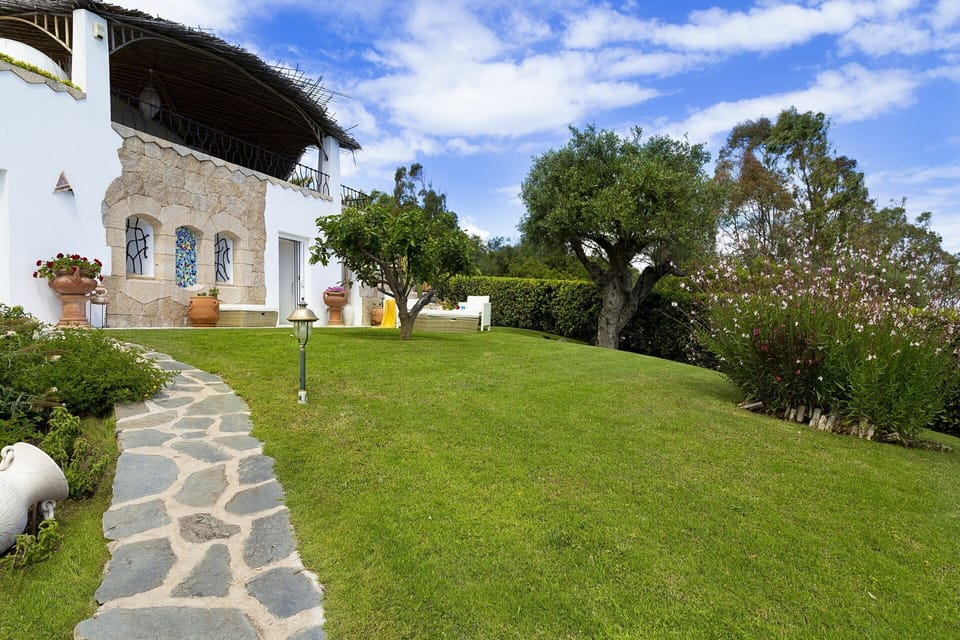 Amenities, Balcony / Terrace / Patio, Building Exterior, Garden, Other Room, Outdoor, Pool, Spring, Summer