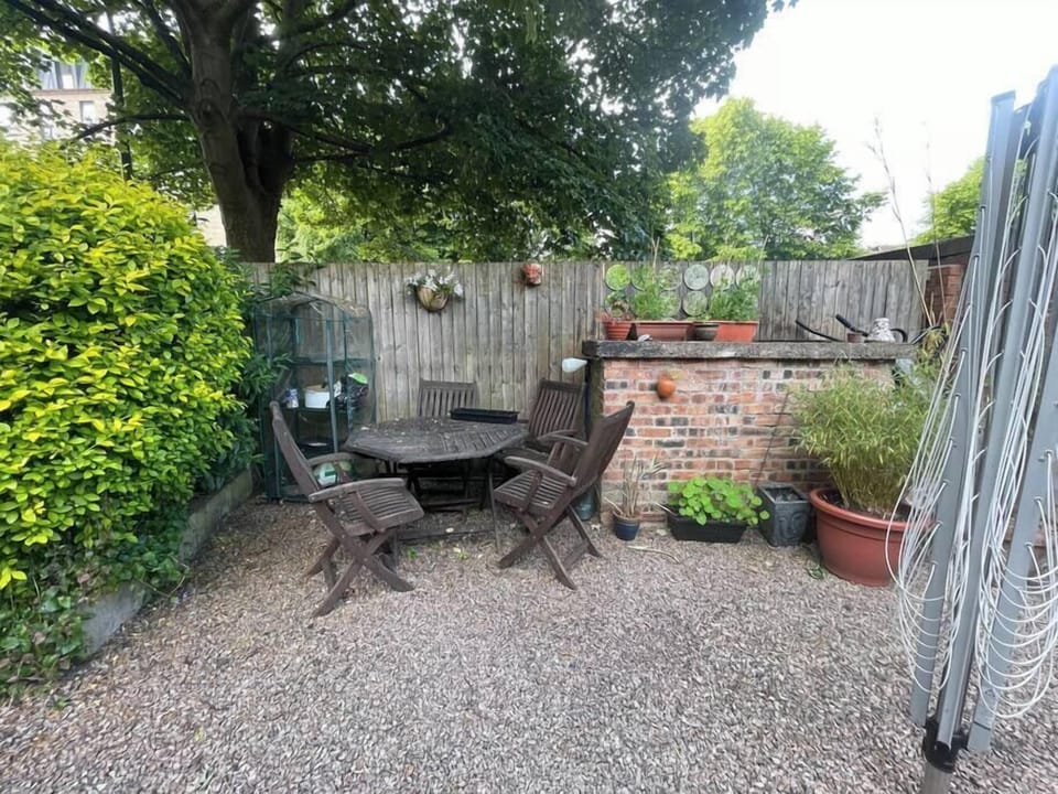 Garden & Patio Area (4)