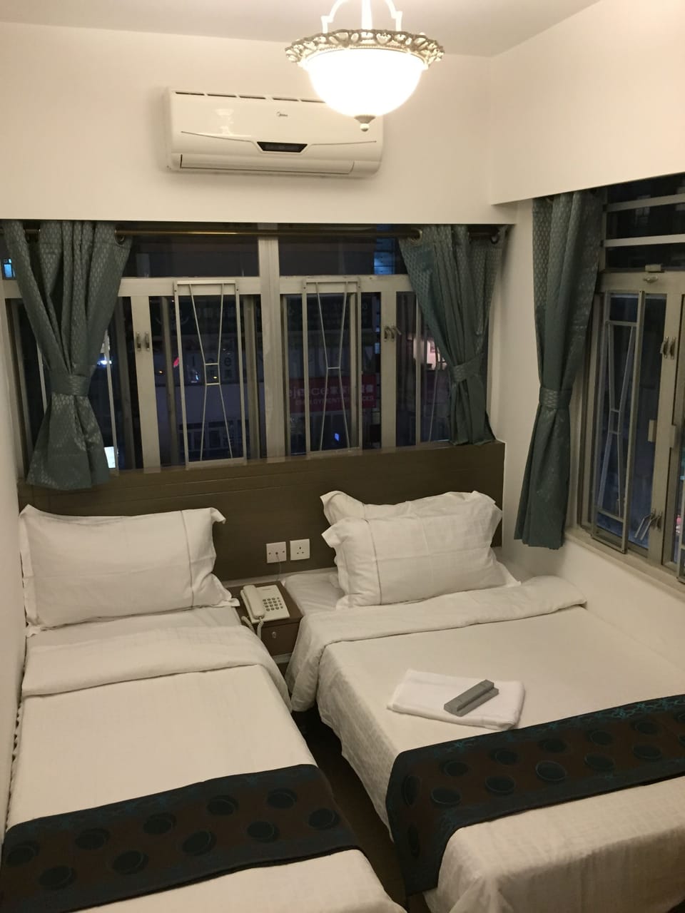 Triple Room | Premium bedding, iron/ironing board (on request), WiFi (free)