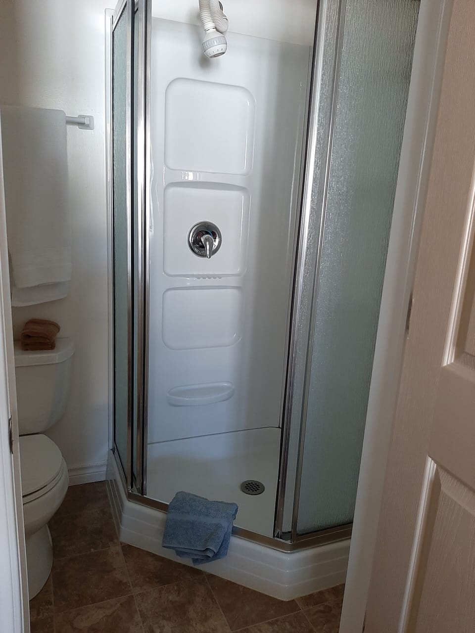 Basic Double Room | Bathroom | Shower, hair dryer, towels, soap