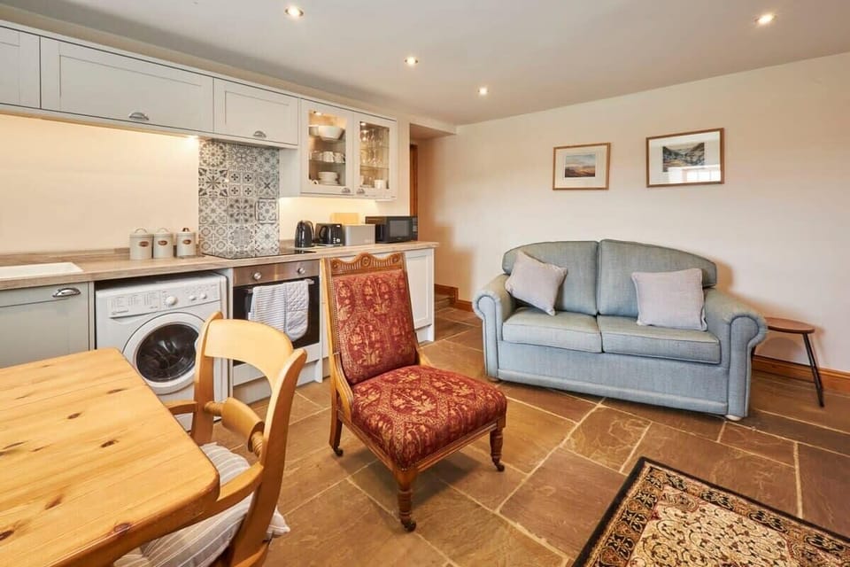 The Stable, Newbrough - Host & Stay