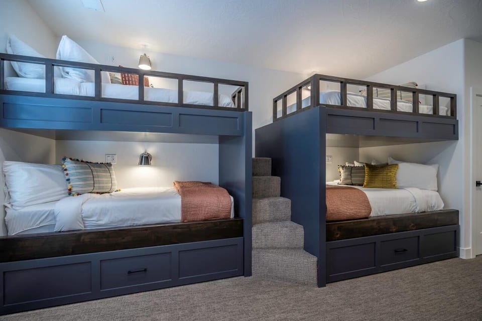 Villa #69 - 8 person bunk room + en suite bathroom