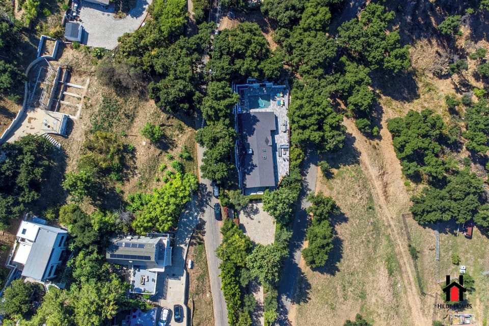 Nestled in the tranquil Malibu hills off PCH with loads of local charm!