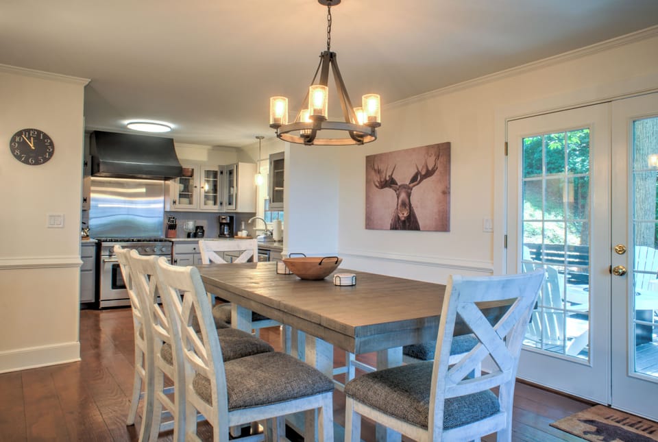 Modern Decor and Chef's Kitchen