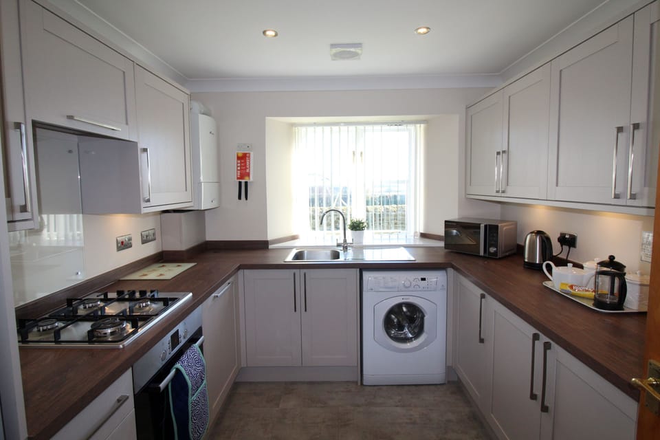 Forge Cottage - Modern kitchen with all appliances