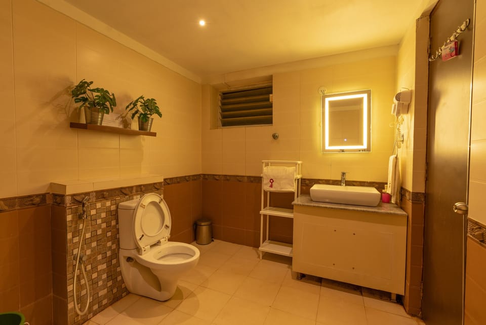 Luxury Villa | Bathroom | Shower, towels, toilet paper