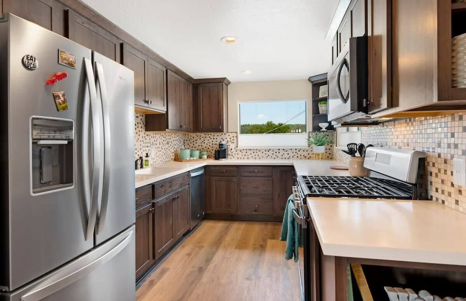 fully stocked kitchen