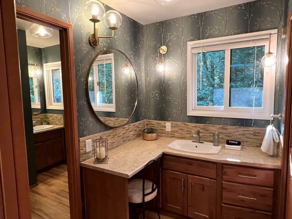 Master Bath Vanity Room