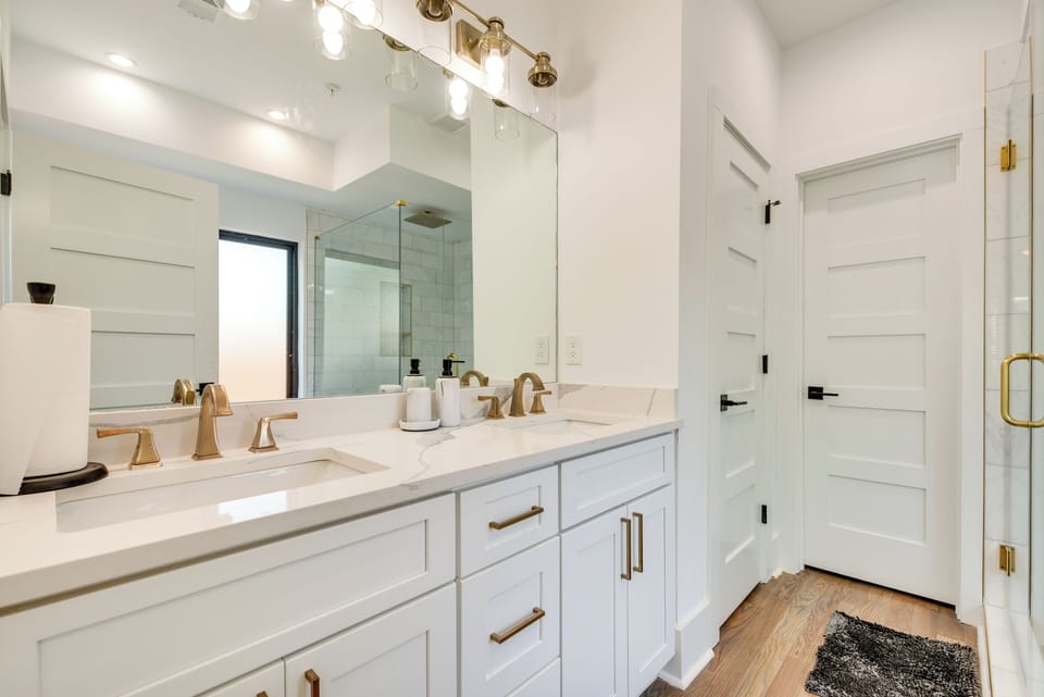 Full Bathroom | Complimentary Toiletries (Starter Supply Provided)