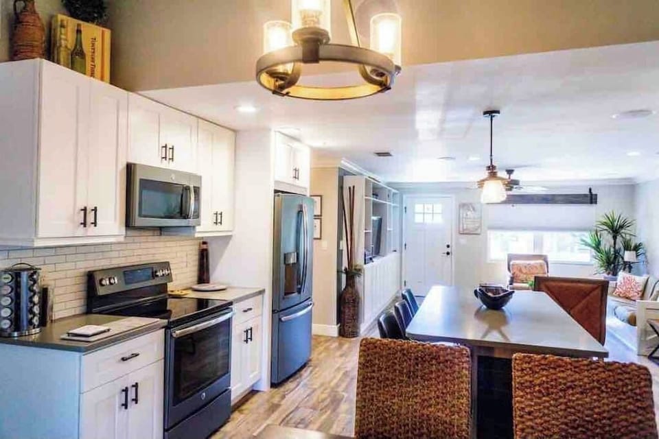 Fully stocked kitchen with all the essentials needed to prepare a delicious meal morning, noon or night!
