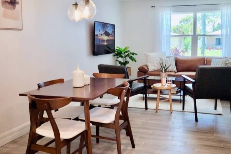 Open floor plan between Kitchen, dining and living room. 