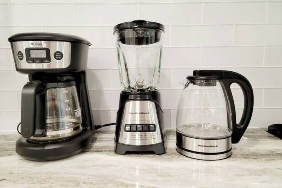 Coffee pot, blender & hot water kettle all available for guests use! 