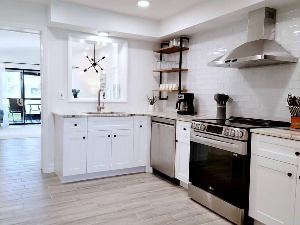 Fully stocked kitchen with all the essentials needed to prepare a delicious meal morning, noon or night!
