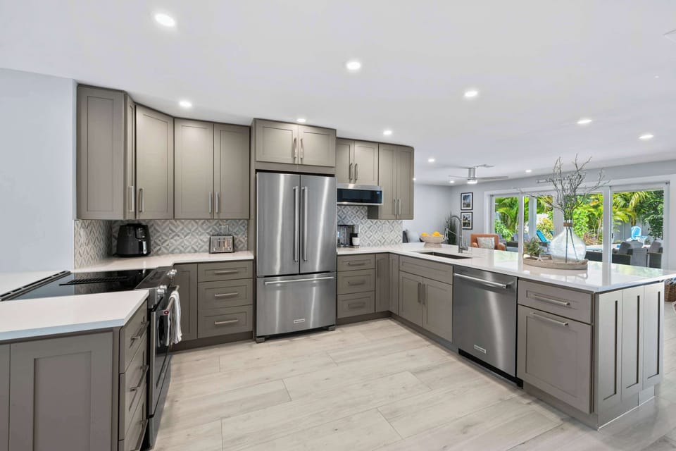 Fully stocked kitchen with all the essentials needed to prepare a delicious meal morning, noon or night!