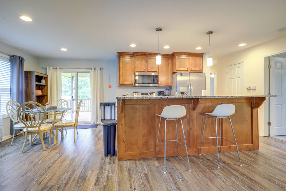 Kitchen | Cooking Basics | Coffee Maker | Trash Bags & Paper Towels Provided