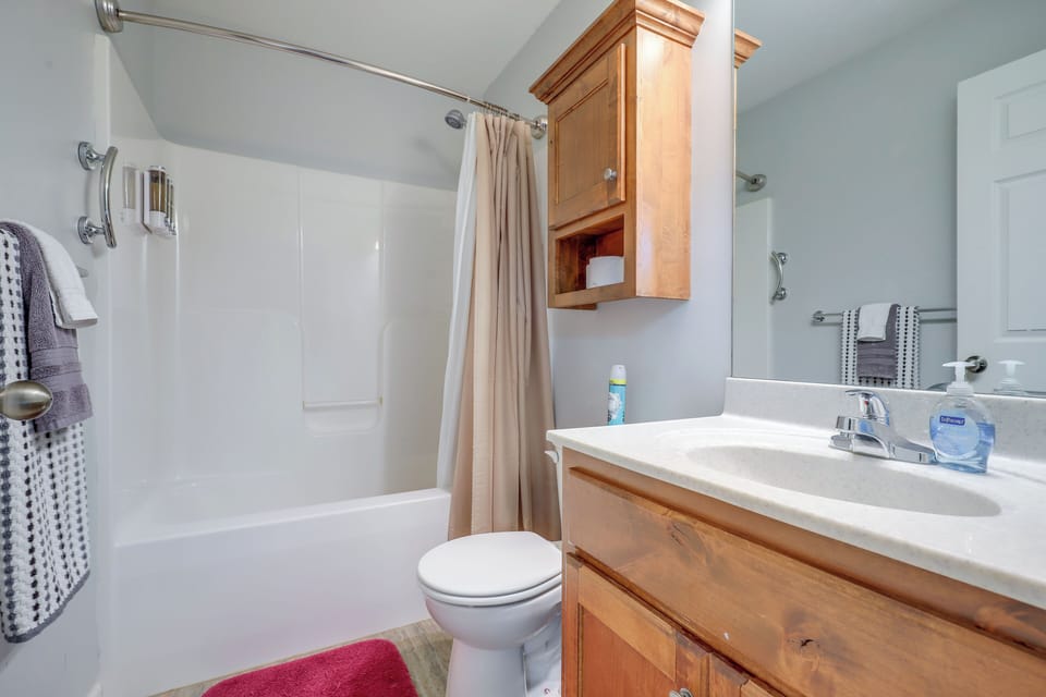 Full Bath | Complimentary Toiletries | Towels Provided